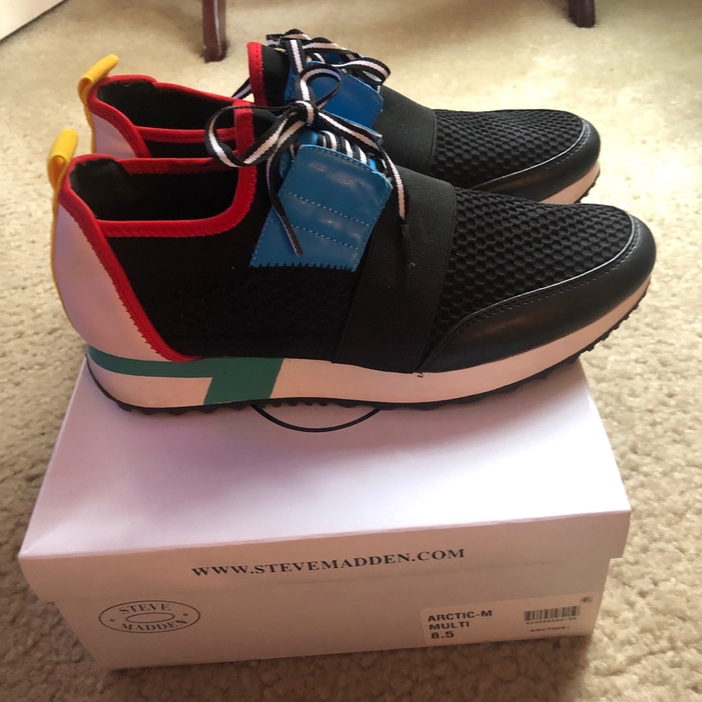 Trendy Steve Madden sneaker!
